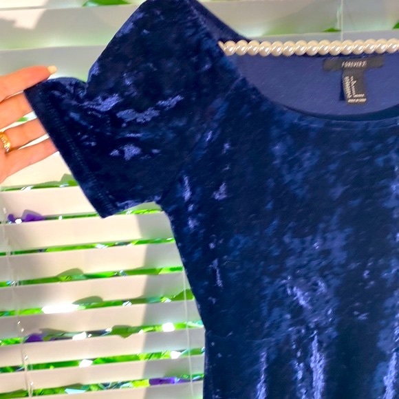 Forever 21 dark blue crushed velvet dress - Picture 2 of 5